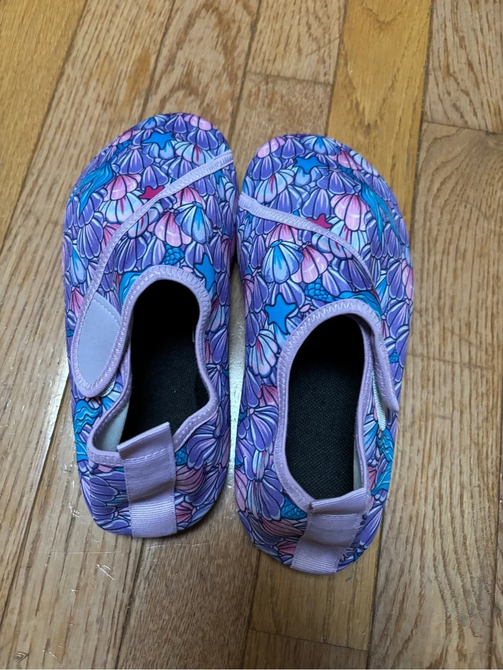 NEW Kids 4.5-5 Water Shoes Purple Pink Blue Shell Print Aqua Socks